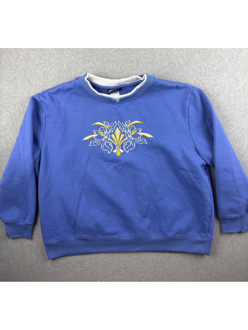 Pembrook crewneck sweatshirt in a beautiful periwinkle